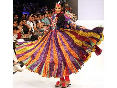 Pakistan Fashion Week, Mode, Haute Couture, Pakistan, Karatschi, dpa