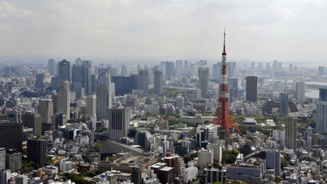 Erhöhte Strahlung in Tokio: In Tokio werden immer mehr stark radioaktiv belastete Orte bekannt. Die Japaner werden langfristig mit erhöhter Radioaktivität leben müssen, so die Internationale Atomenergiebehörde (IAEA).