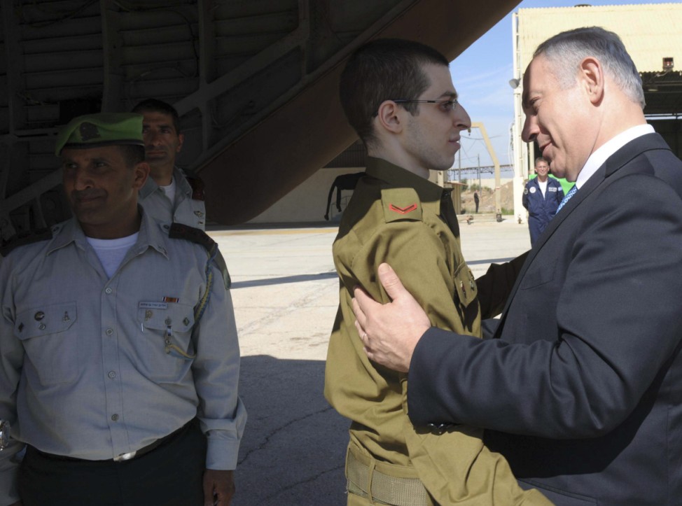 Israel's Prime Minister Benjamin Netanyahu greets Gilad Shalit at Tel Nof air base