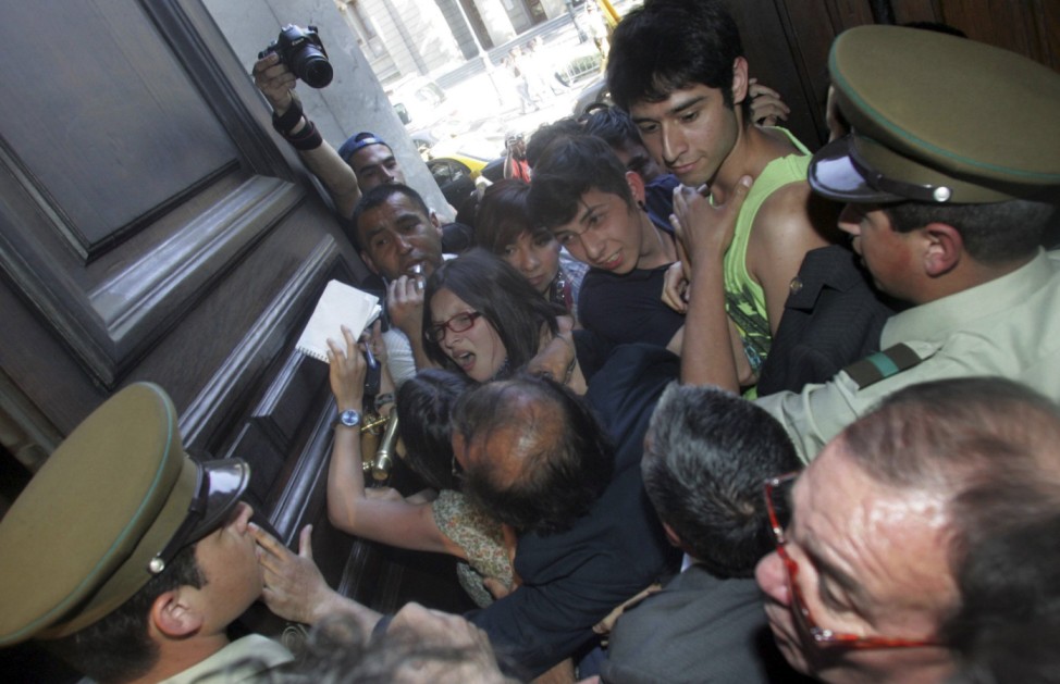 Students attemp to enter the Senate headquarters in Santiago