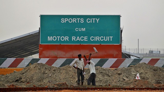Formel 1 - jetzt auch in Indien: Letzte Arbeiten in Noida: Am kommenden Sonntag startet hier erstmals die Formel 1.