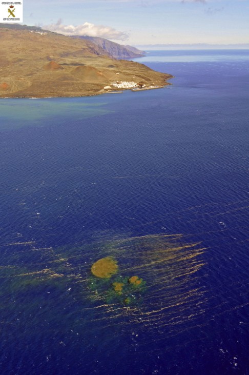 Underwater volcanic eruption off El Hierro island coast