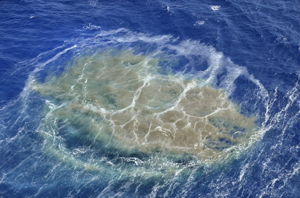 Volcanic activity from underwater volcano at El Hierro island coa