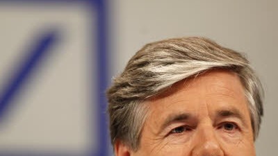 Deutsche Bank: Deutsche Bank-Chef Josef Ackermann: Die Gewerkschaft fordert eine persönliche Entschuldigung von ihm.