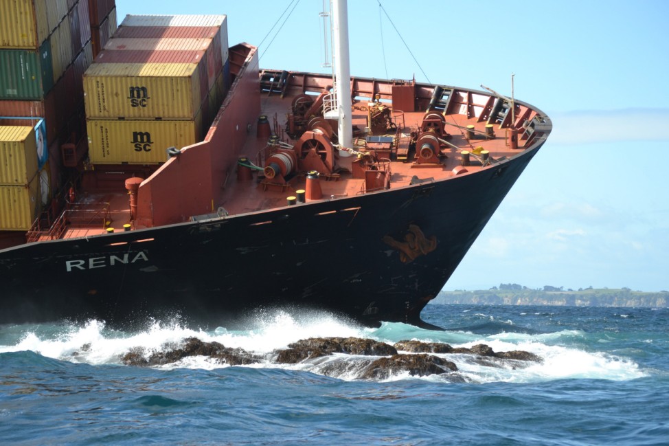 Wieder Öl von havariertem Containerschiff ´Rena" geborgen