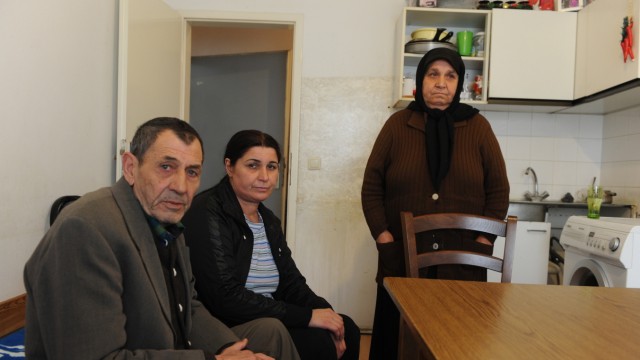 Betteln in München: Die Familie Karamfilov muss in einem einzigen Zimmer leben. Selbst dafür reicht die bulgarische Mini-Rente nicht aus.