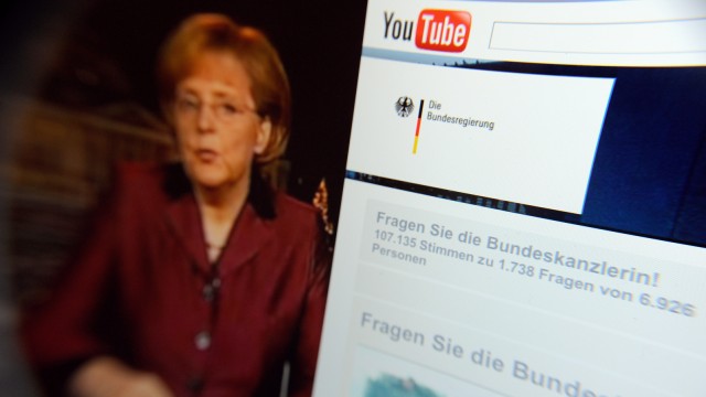 Merkel stellt sich Buergerfragen auf Youtube