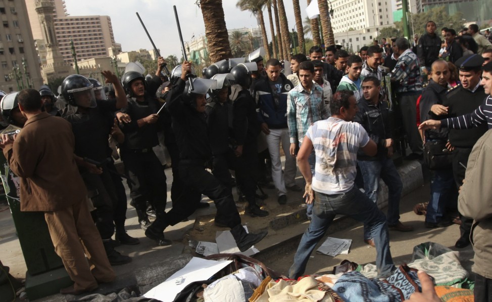 Egyptian riot police clash with protesters at Tahrir Square in Cairo