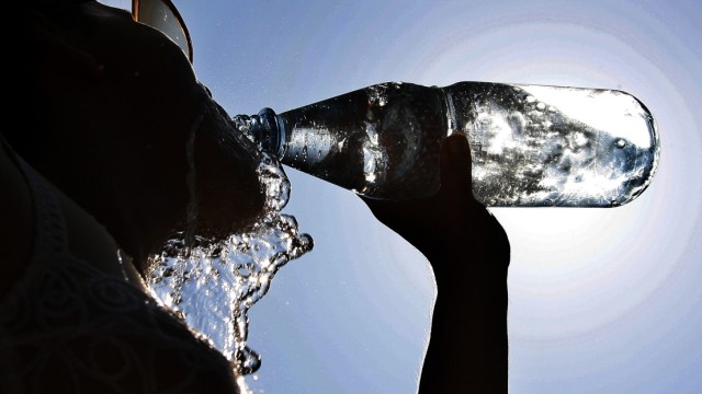 Erfrischung mit Mineralwasser