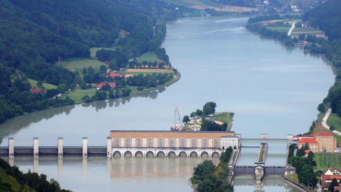 Wasserkraftwerk Jochenstein an der Donau, 2006