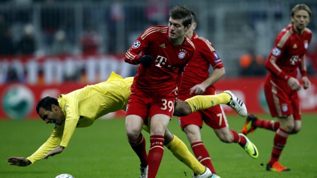 Tony Kroos of Bayern Munich challenges Angel Lopez of Villarreal during their Champions League Group A soccer match in Munich