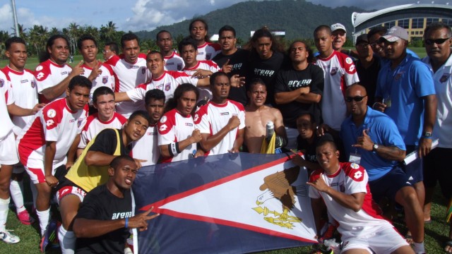 Historischer Sieg für Amerikanisch-Samoa: Sieger in der Südsee: Die Mannschaft von Amerikanisch-Samoa nach ihrem historischen Erfolg über Tonga.