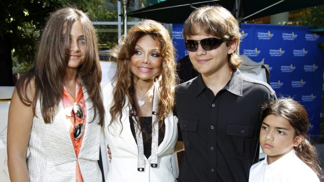 The children of late singer Michael Jackson pose with their aunt La Toya Jackson at the Children's Hospital in Los Angeles