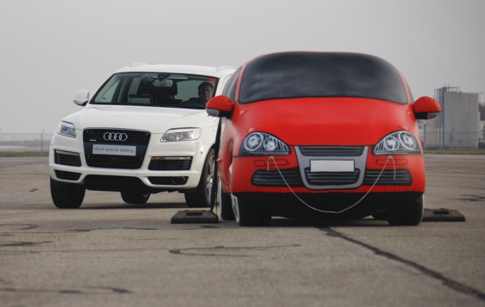 Fahrer denkt, Auto lenkt - und umgekehrt Audi Notbremsassistent