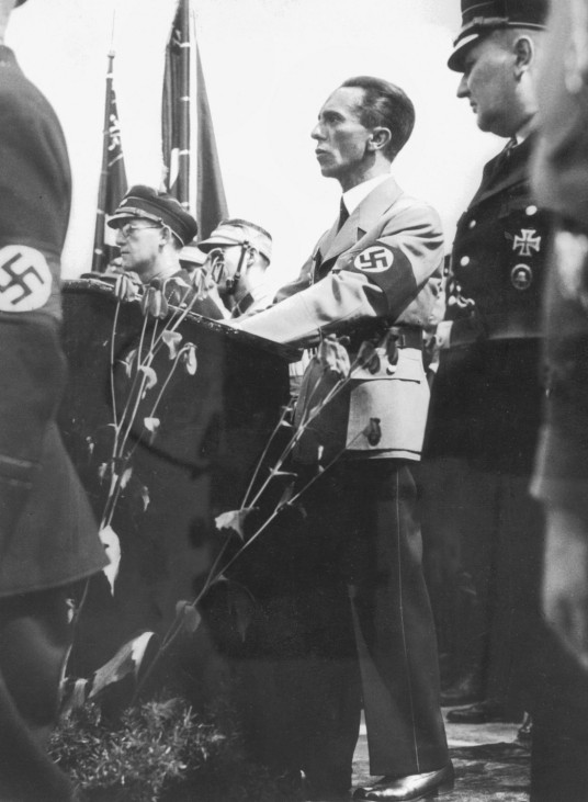 Joseph Goebbels spricht zur Eröffnung der Funkausstellung, 1933