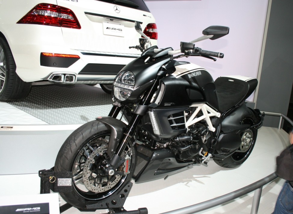 Heiße Öfen Ducati Diavel AMG-Sondermodell