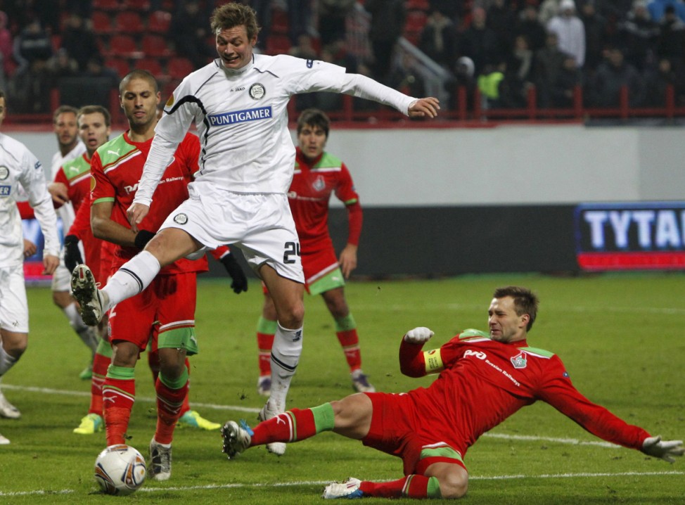 Lokomotiv Moscow's Sychev fights for the ball with Sturm Graz's Kienast during their Europa League Group L soccer match at Lokomotiv Stadium in Moscow