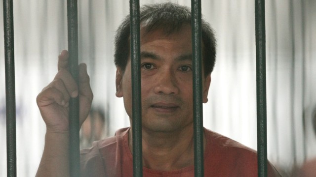 Thai court jails US man for lese-majesty
