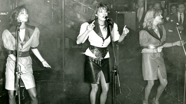 Holiday Inn wird abgerissen: So wurde früher in Schwabing gefeiert: Sängerin Sandra (Mitte) mit Kolleginnen im Achtziger-Jahre-Look.