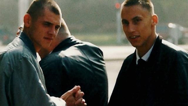 Der spätere Terrorist Uwe Böhnhardt (M.) und der spätere NPD-Funktionär Ralf Wohlleben (r.) im Herbst 1996 in Erfurt
