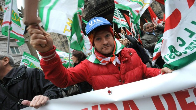 Italy general strike to protest government economic reforms