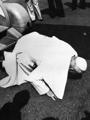 Papst Johannes Paul II, Kuss, Getty Images