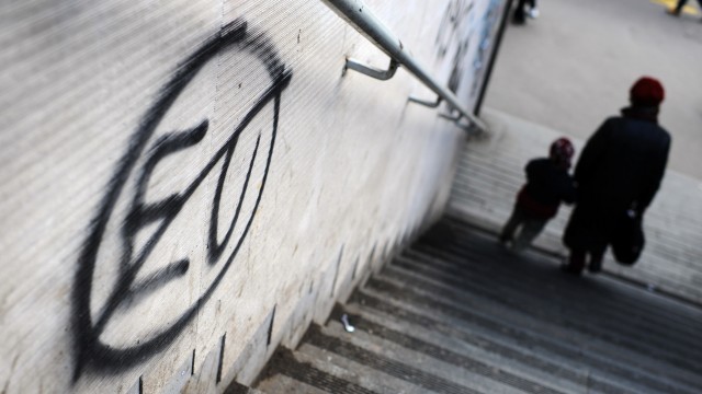 Vertraulicher Bericht rügt Serbien: NIcht alle Serben wollen in die EU, wie dieses Graffiti in Belgrad beweist.