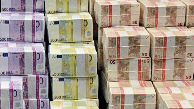 EZB leiht Banken fast 500 Milliarden Euro