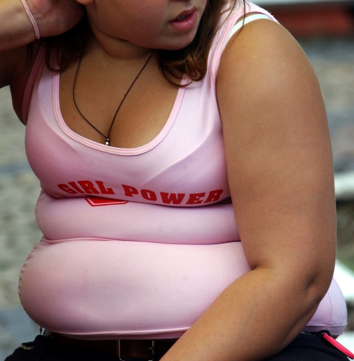 Das Gewicht liegt in den Genen - Übergewichtige junge Frau