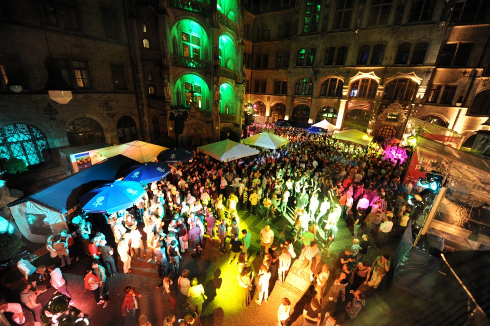 Rathaus-Clubbing beim 31. Christopher Street Day in München, 2011