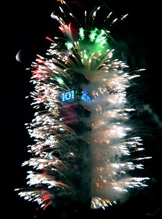 New Year fireworks at Taipei 101 tower