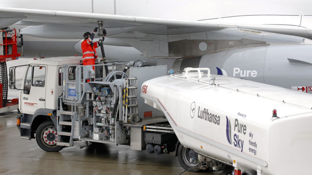 Sustainable fuels: Flying is getting greener, at least a little bit – Economy