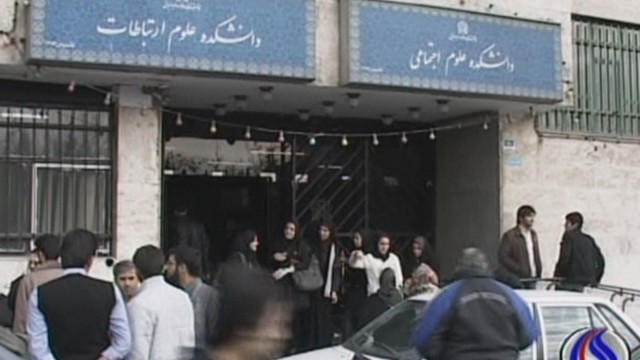 Nach Attentat auf Atomwissenschaftler: Ein Gebäude der Universität in Teheran. Auf der gegenüberliegenden Straßenseite explodierte die Bombe, die den Atomwissenschaftler tötete.