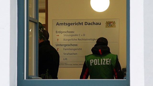 Tödliche Schüsse am Amtsgericht Dachau: Ein 54 Jahre alter Unternehmer hat am Mittwoch am Amtsgericht Dachau einen Staatsanwalt erschossen.