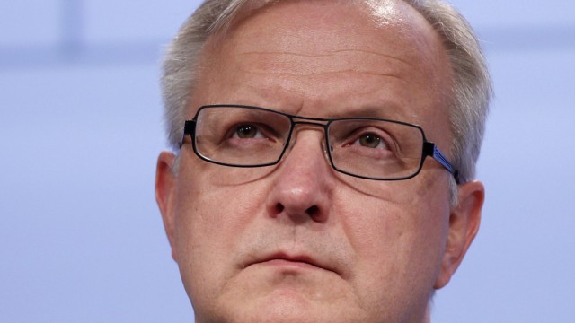 European Economic and Monetary Affairs Commissioner Olli Rehn addresses a news conference at the EU Commission headquarters in Brussels