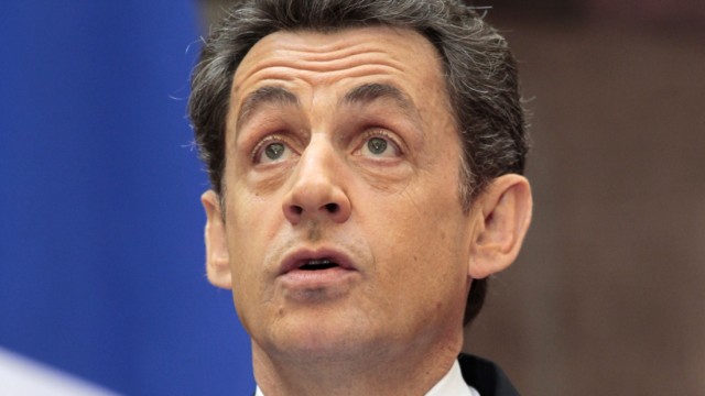 Frankreich nach der Herabstufung durch S&P: Frankreichs Präsident Nicolas Sarkozy in Nöten: Sein Wahlvolk ist von seiner Leistung nicht zuletzt wegen der Herabstufung der Landesbonität durch eine Ratingagentur nicht mehr überzeugt.