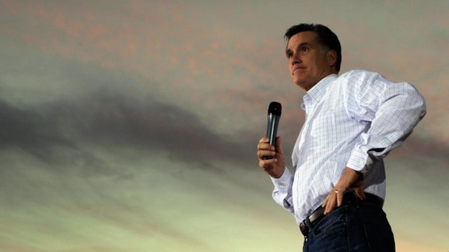 GOP Candidate Mitt Romney Holds Rally In Florida Day After South Carolina's Primary