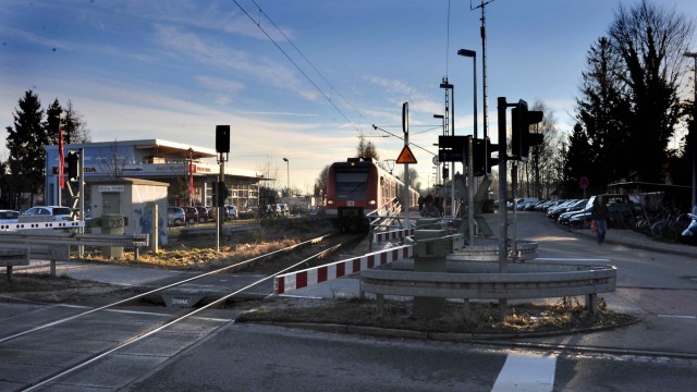 Erding: Ein großes Fragezeichen steht hinter dem Bau des S-Bahn-Ringschlusses - hier die Station Aufhausen. Ohne zweite Stammstrecke muss die  Wirtschaftlichkeit neu berechnet werden.