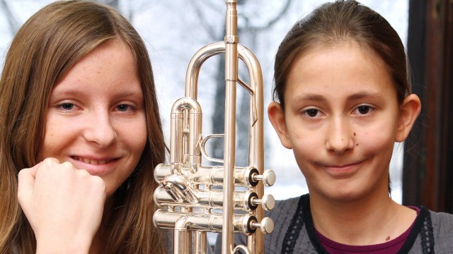Jugend musiziert im Landkreis: Für sie lief es beim Wettbewerb "Jugend musiziert" vergangenes Wochenende gut: Roxane Brießmann (links im Bild) und Theresa Rasch zeigten im Fach Trompete ihr herausragendes Talent.