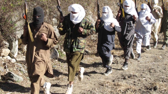 Pakistanische Taliban im Grenzgebiet zu Afghanistan