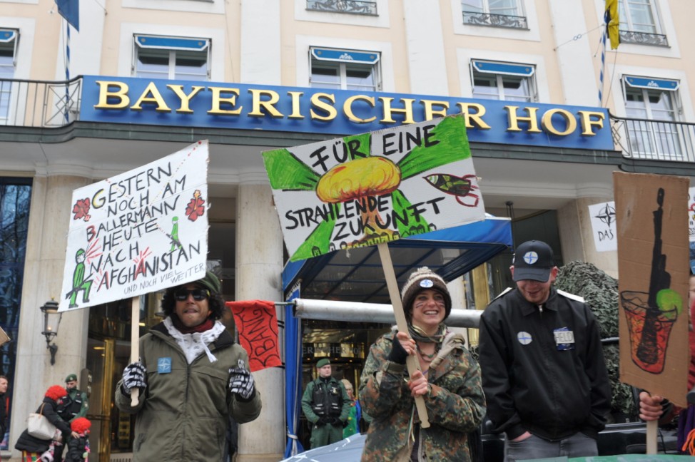 Satire-Demo gegen die  Sicherheitskonferenz in München, 2012
