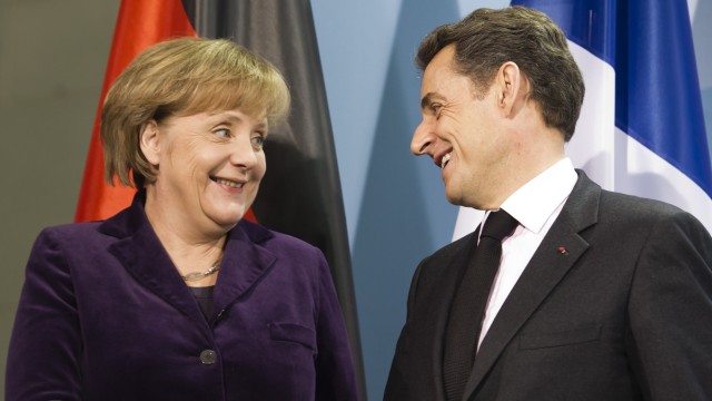 Merkels Wahlkampfhilfe fuer Sarkozy stoesst in Frankreich auf Kritik