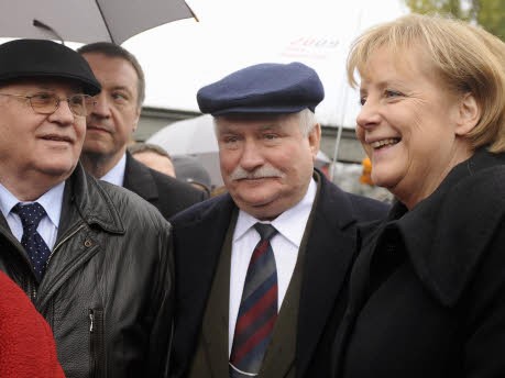 Michail Gorbatschow, Lech Walesa, Angela Merkel, ddp