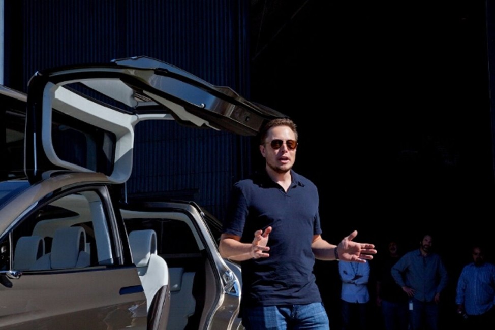 Viel Lärm um wenig Tesla-Chef Elon Musk am neuen Tesla Model X