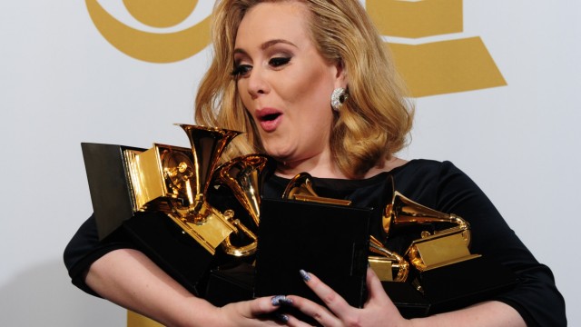 Triumph einer Engländerin in Los Angeles: Adele mit ihren Grammys