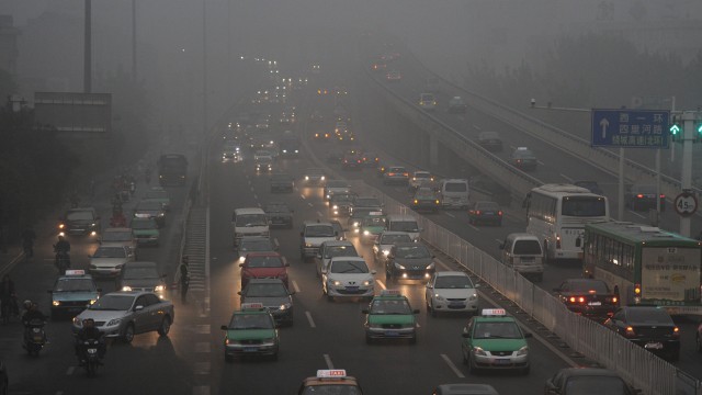 Luftverschmutzung: Gesundheitsgefahren durch Luftverschmutzung beschränken sich nicht nur auf die Atemwege. Auch das Hirn leidet.