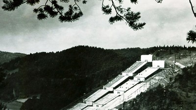 Vermächtnis von Albert Speer: Im Jahr 1937 hat Hitlers Architekt Albert Speer im Hirschbachtal ein gigantisches Stadionmodell in den Hang bauen lassen.