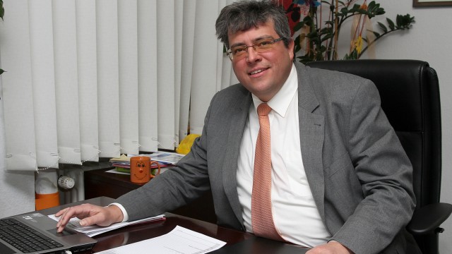 Petershausen: Der Petershausener Bürgermeister Günter Fuchs (CSU) in seinem Amtszimmer.