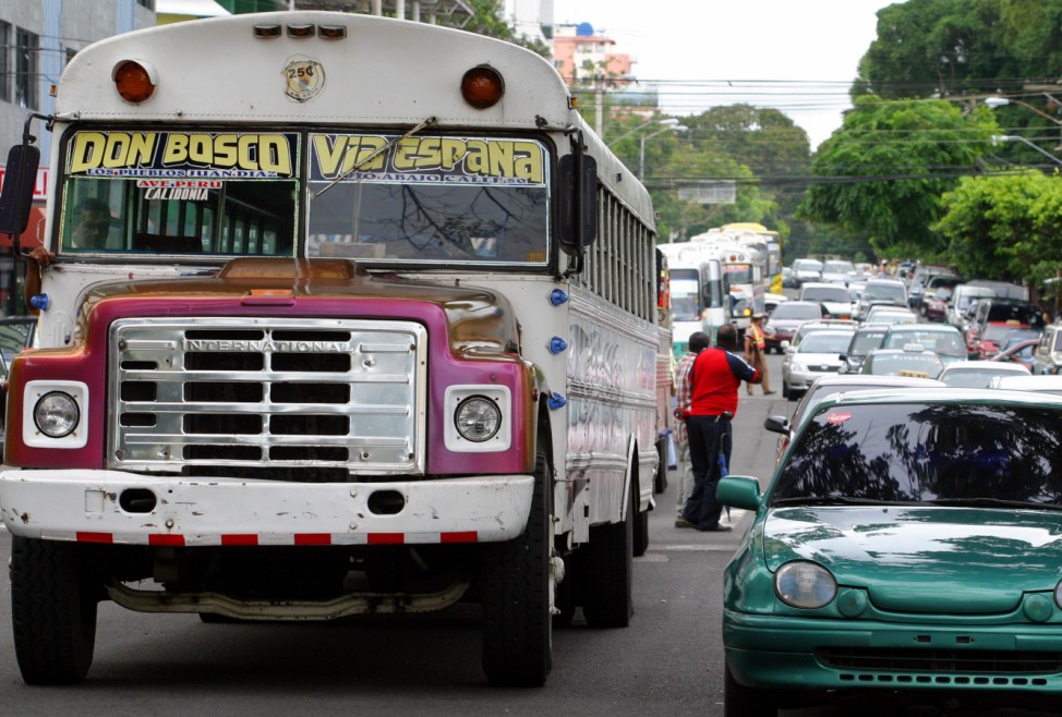 Bus drivers protest throughout Panama's main avenues
