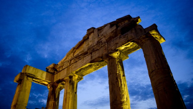 Die große Vergangenheit hat lange die aktuellen Probleme Griechenlands überstrahlt, nun ist es umgekehrt: Athen steht für Misswirtschaft und marode Finanzen.